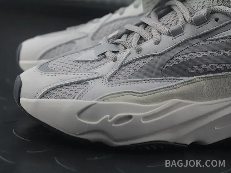 아디다스 YEEZY 700 상세 이미지