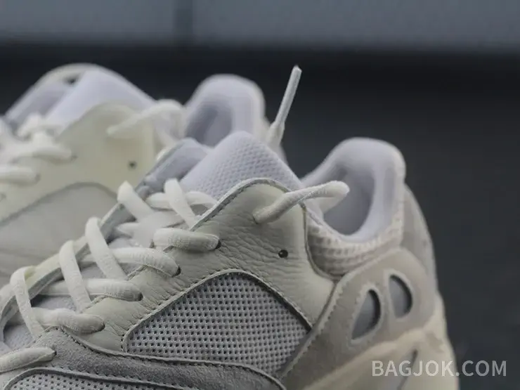 아디다스 YEEZY 700 상세 이미지