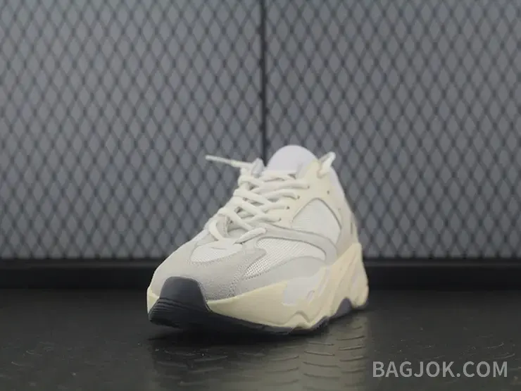 아디다스 YEEZY 700 상세 이미지