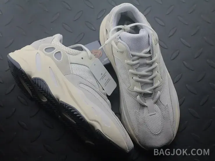 아디다스 YEEZY 700 상세 이미지