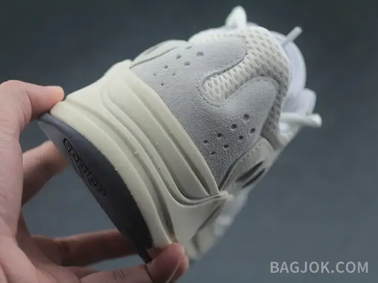 아디다스 YEEZY 700 상세 이미지