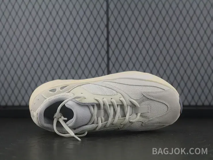 아디다스 YEEZY 700 상세 이미지