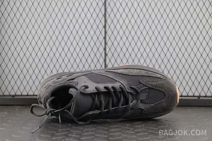 아디다스 YEEZY 700 상세 이미지