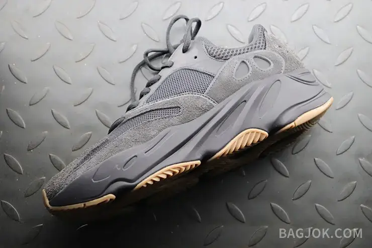 아디다스 YEEZY 700 상세 이미지
