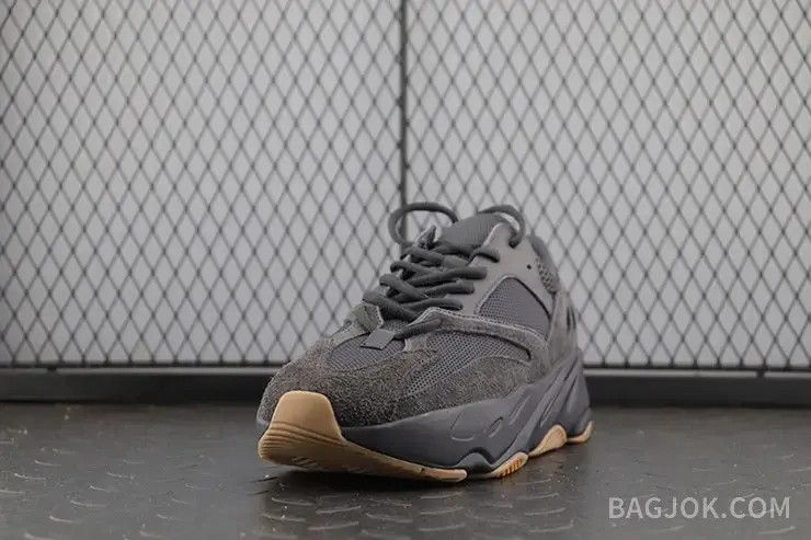 아디다스 YEEZY 700 상세 이미지
