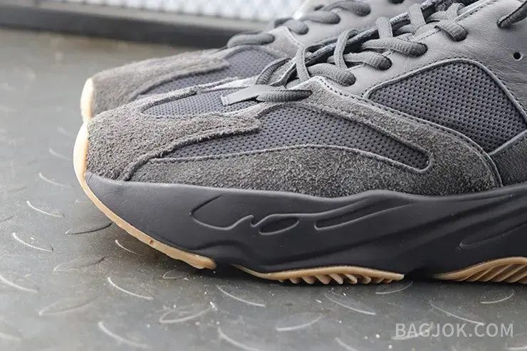 아디다스 YEEZY 700 상세 이미지
