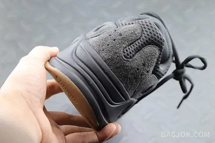 아디다스 YEEZY 700 상세 이미지