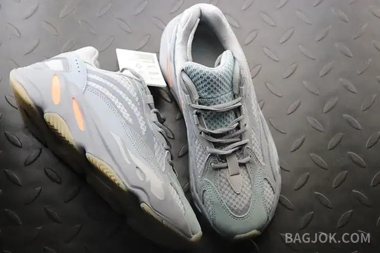 아디다스 YEEZY 700 상세 이미지
