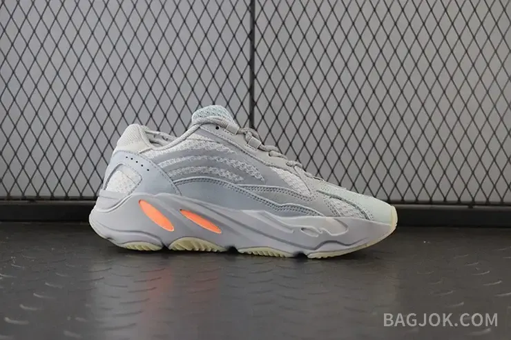 아디다스 YEEZY 700 상세 이미지