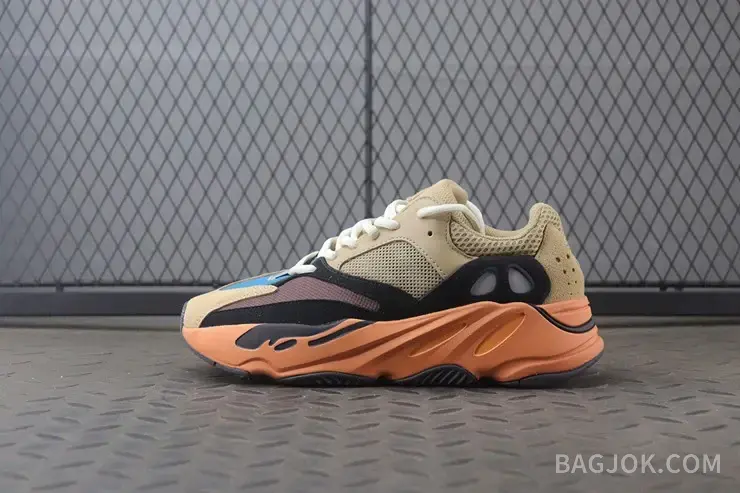 아디다스 YEEZY 700 상세 이미지