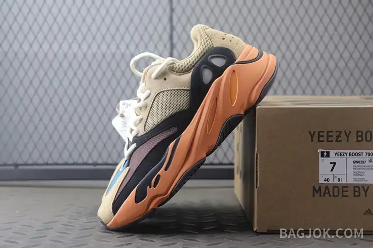 아디다스 YEEZY 700 상세 이미지