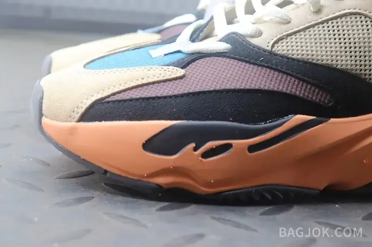 아디다스 YEEZY 700 상세 이미지