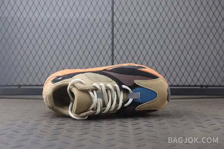 아디다스 YEEZY 700 상세 이미지