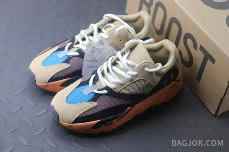 아디다스 YEEZY 700 상세 이미지