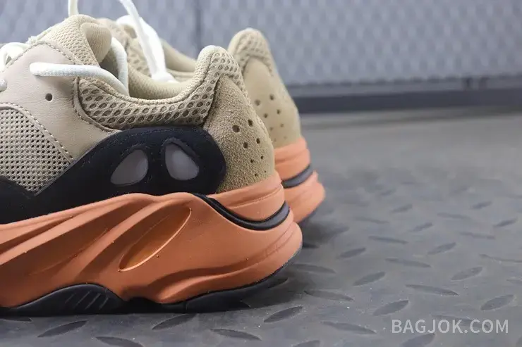 아디다스 YEEZY 700 상세 이미지