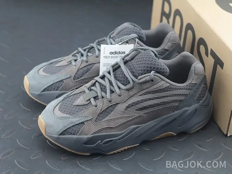 아디다스 YEEZY 700 상세 이미지