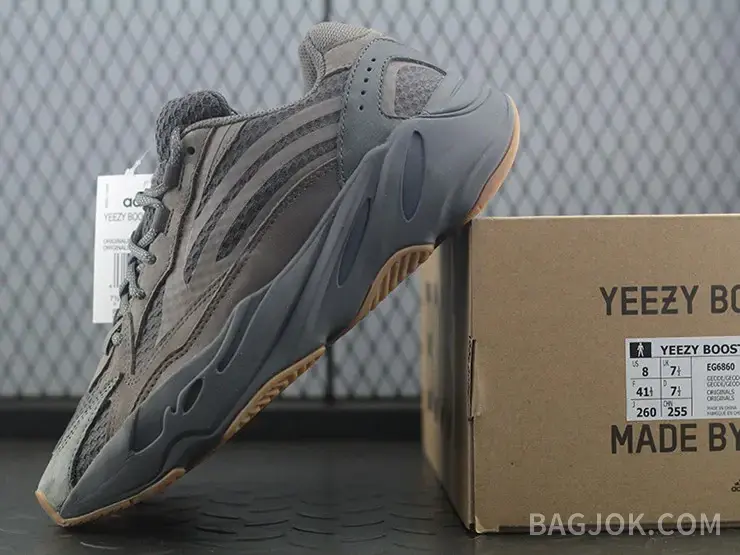 아디다스 YEEZY 700 상세 이미지
