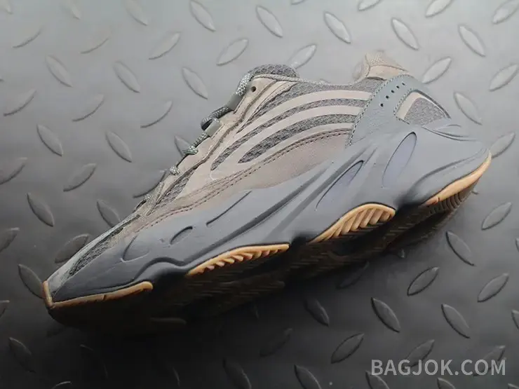 아디다스 YEEZY 700 상세 이미지