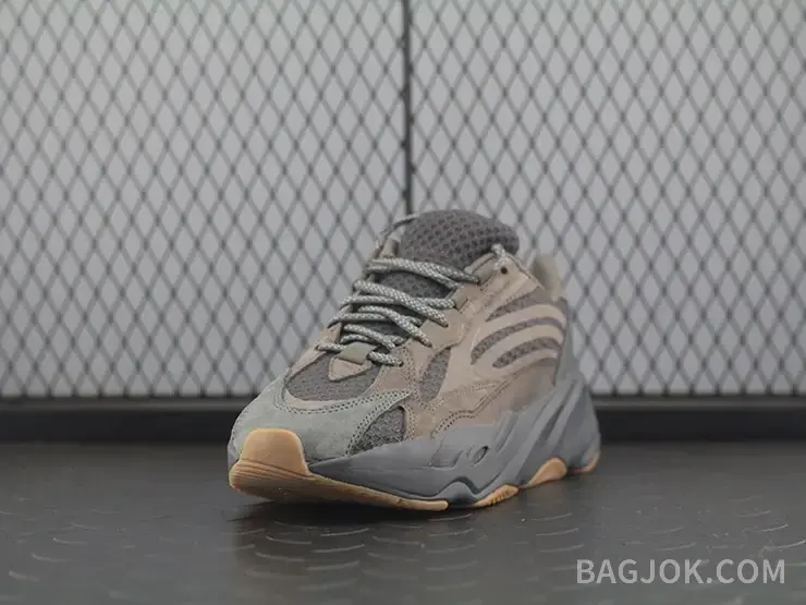 아디다스 YEEZY 700 상세 이미지