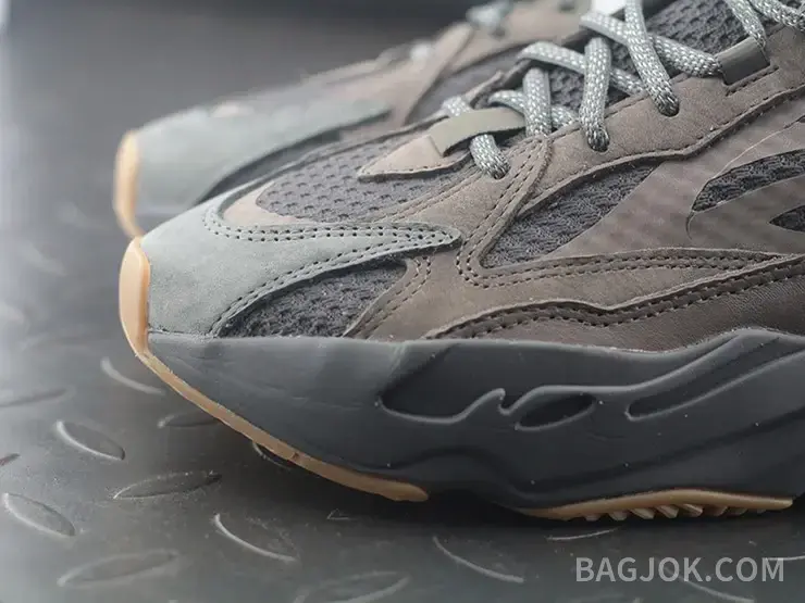 아디다스 YEEZY 700 상세 이미지