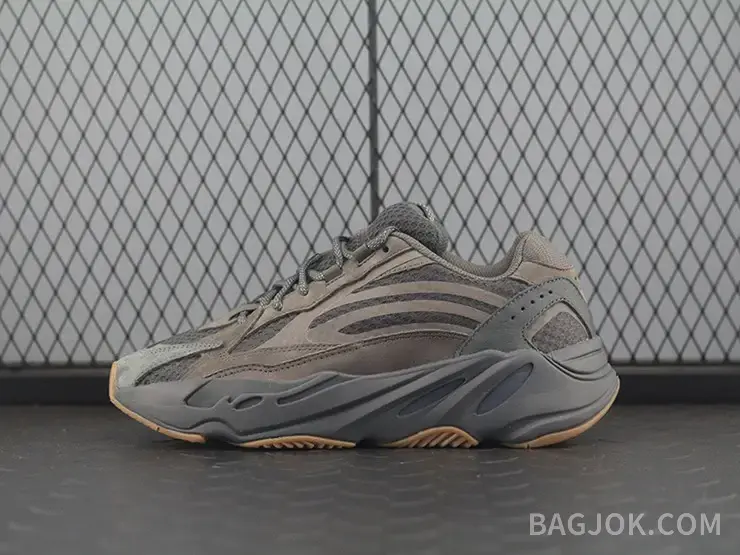 아디다스 YEEZY 700 상세 이미지