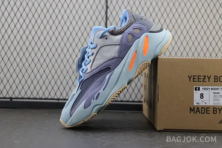 아디다스 YEEZY 700 상세 이미지