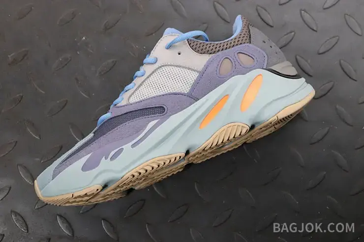 아디다스 YEEZY 700 상세 이미지