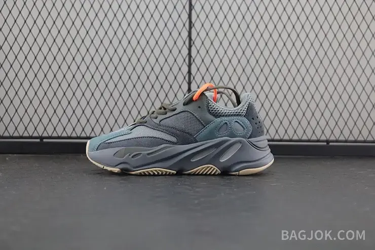 아디다스 YEEZY 700 상세 이미지