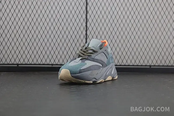 아디다스 YEEZY 700 상세 이미지