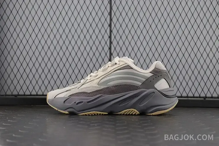 아디다스 YEEZY 700 상세 이미지