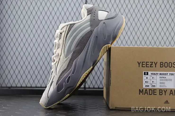 아디다스 YEEZY 700 상세 이미지