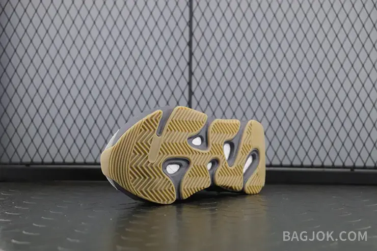 아디다스 YEEZY 700 상세 이미지