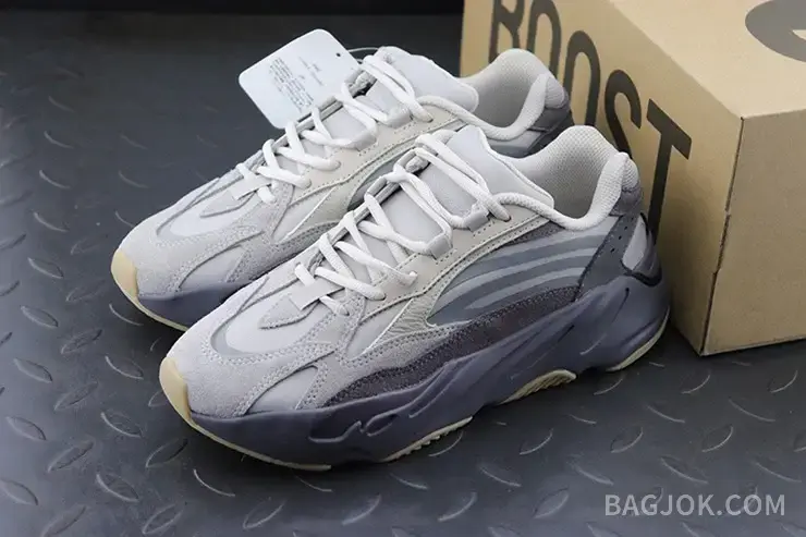 아디다스 YEEZY 700 상세 이미지