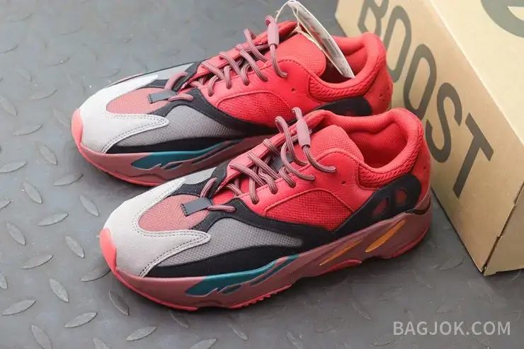 아디다스 YEEZY 700 상세 이미지