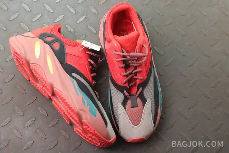 아디다스 YEEZY 700 상세 이미지