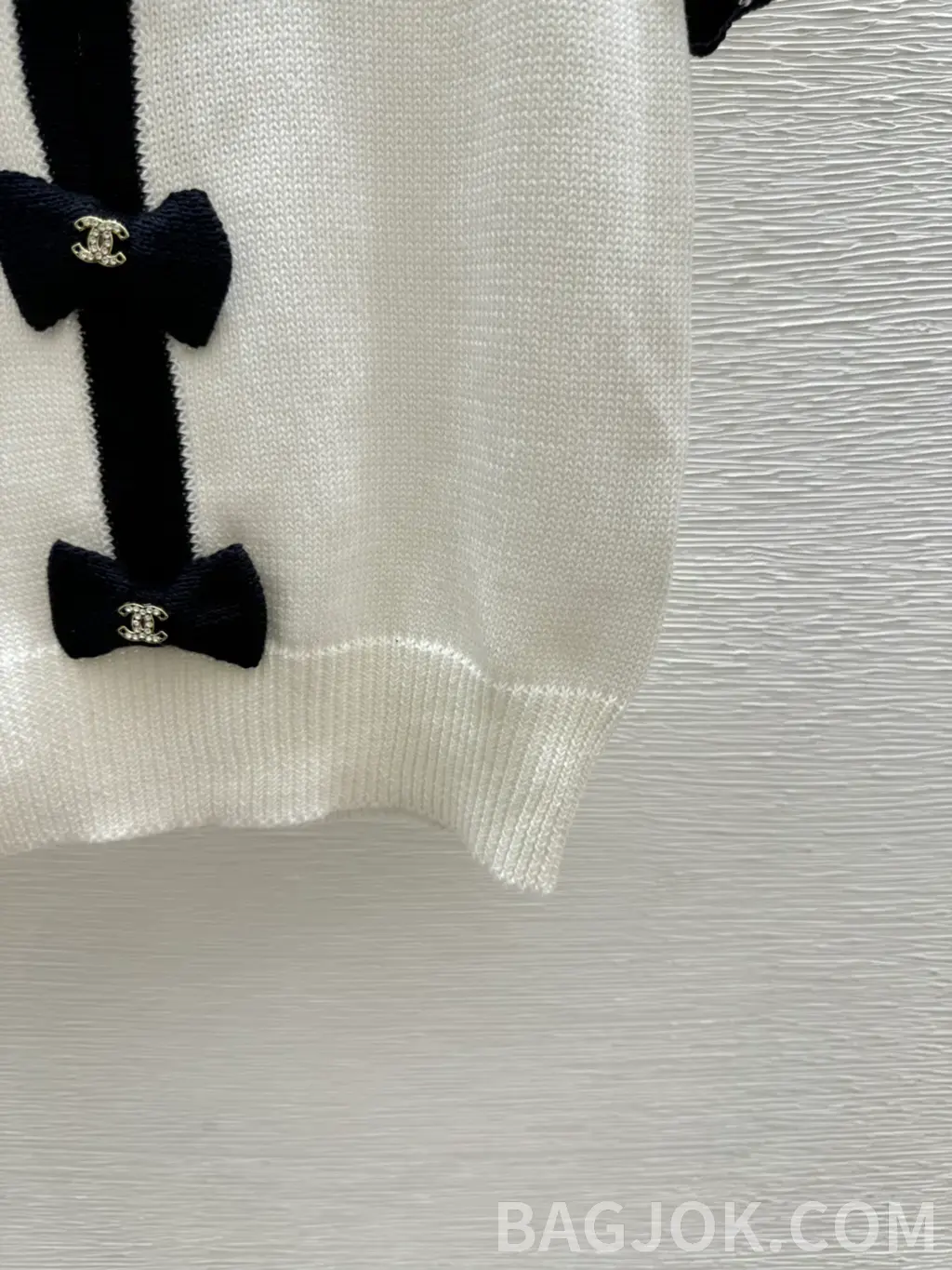샤넬 샤넬 CC 보우 버튼 크롭 반팔 니트 상세 이미지