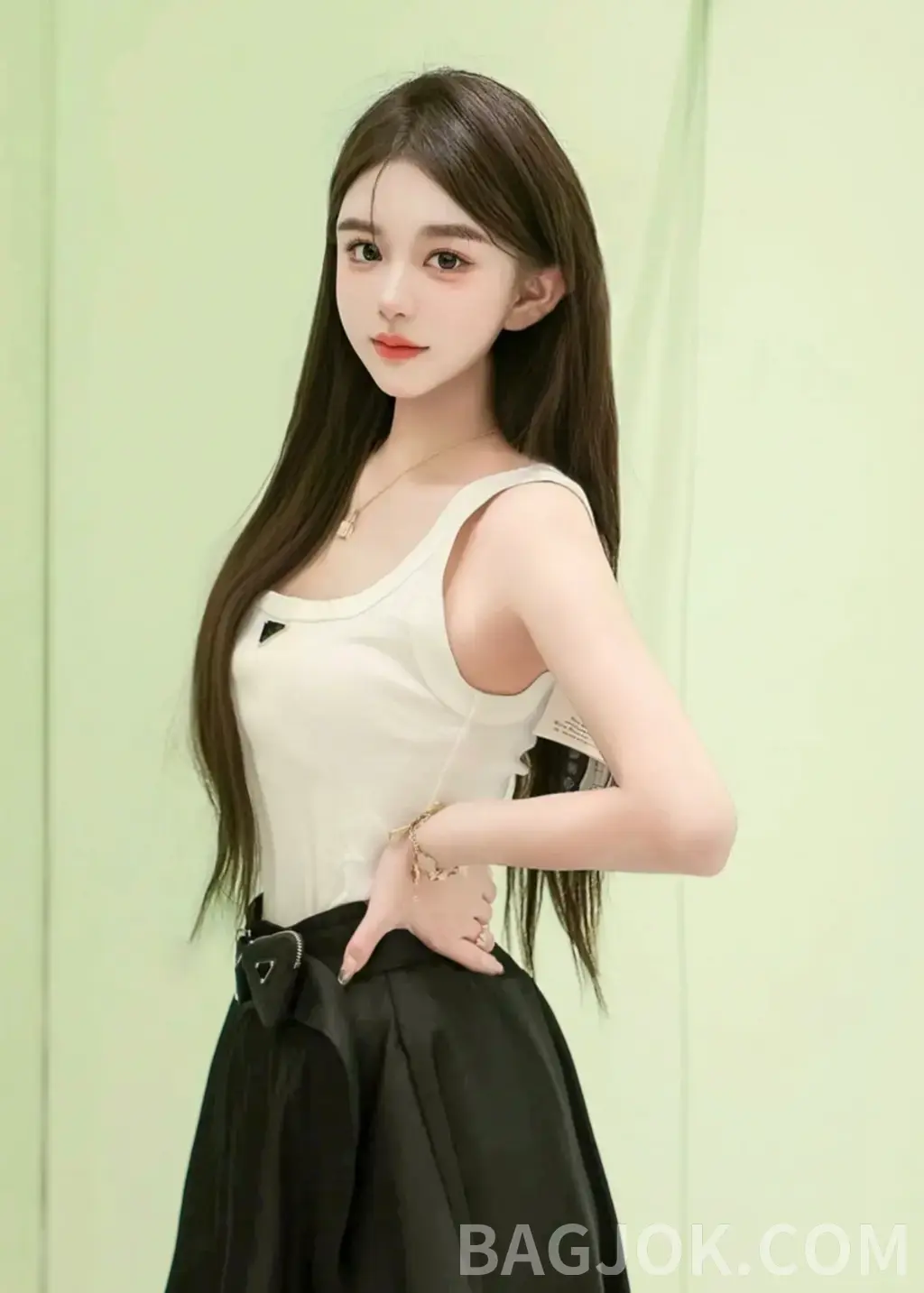 프라다 프라다 삼각 로고 리브드 탱크탑 상세 이미지