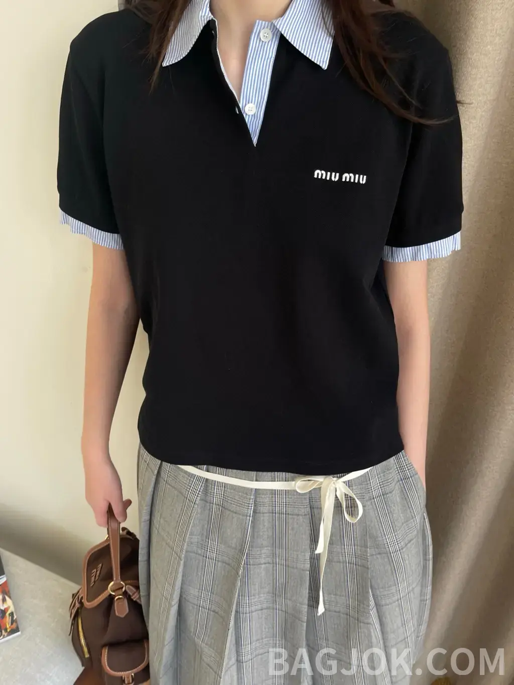 미우미우 미우미우 체크 칼라 포인트 피케 폴로 티셔츠 상세 이미지