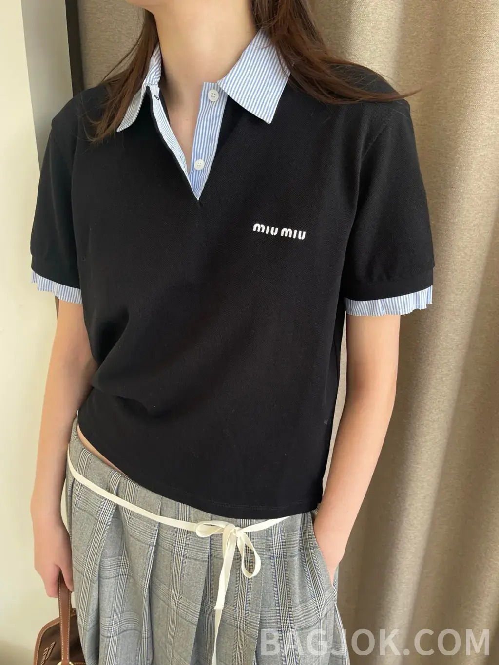 미우미우 미우미우 체크 칼라 포인트 피케 폴로 티셔츠 상세 이미지