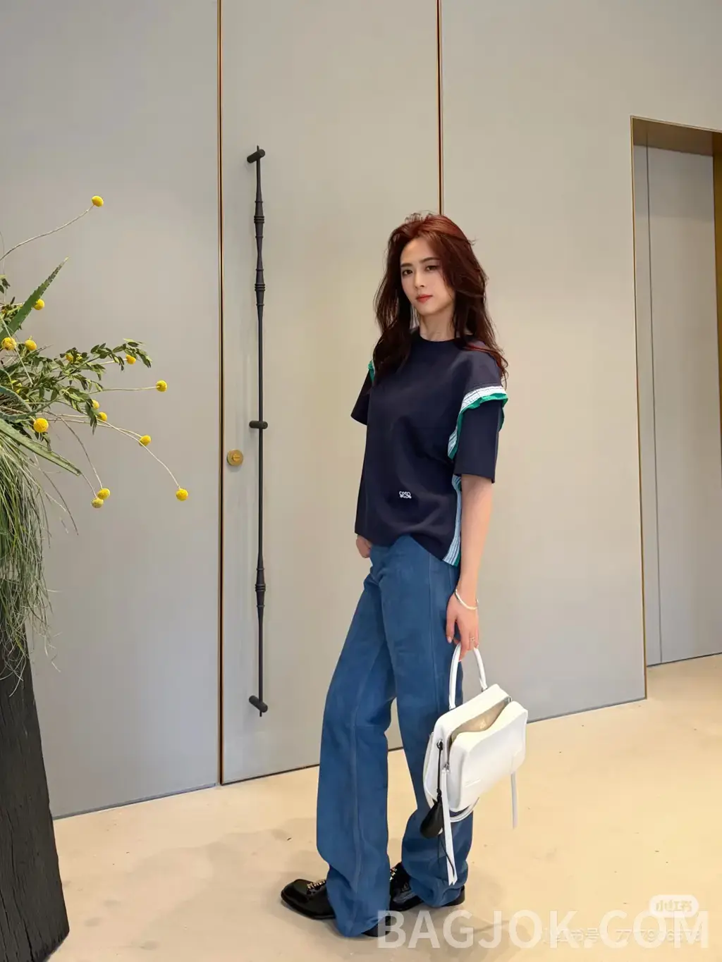 로에베 로에베 스트라이프 숄더 디테일 크롭 반팔 티셔츠 상세 이미지