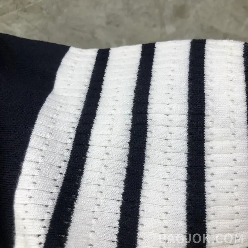 톰브라운 톰브라운 시그니처 4-Bar 베어 자수 폴로 니트 상세 이미지