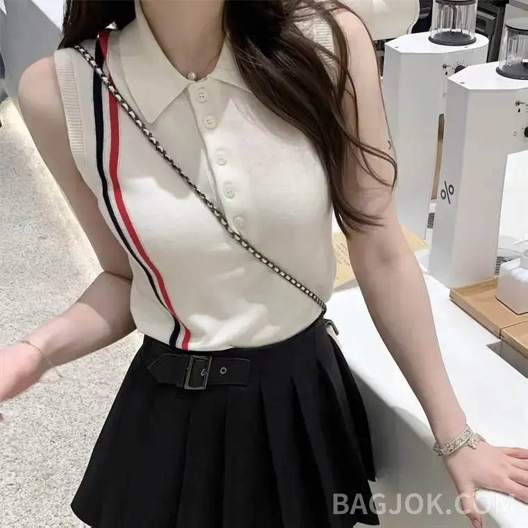 톰브라운 톰브라운 시그니처 RWB 세로 스트라이프 슬리브리스 폴로 니트 상세 이미지
