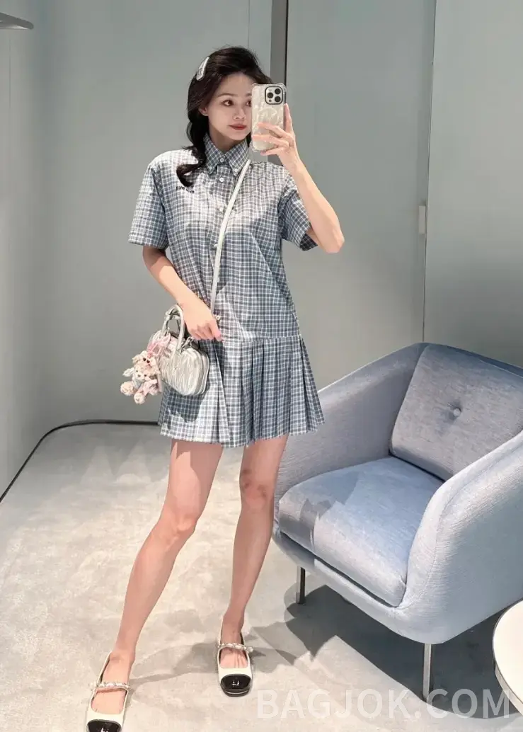 미우미우 미우미우 시그니처 블루 깅엄 체크 플리츠 셔츠 원피스 상세 이미지