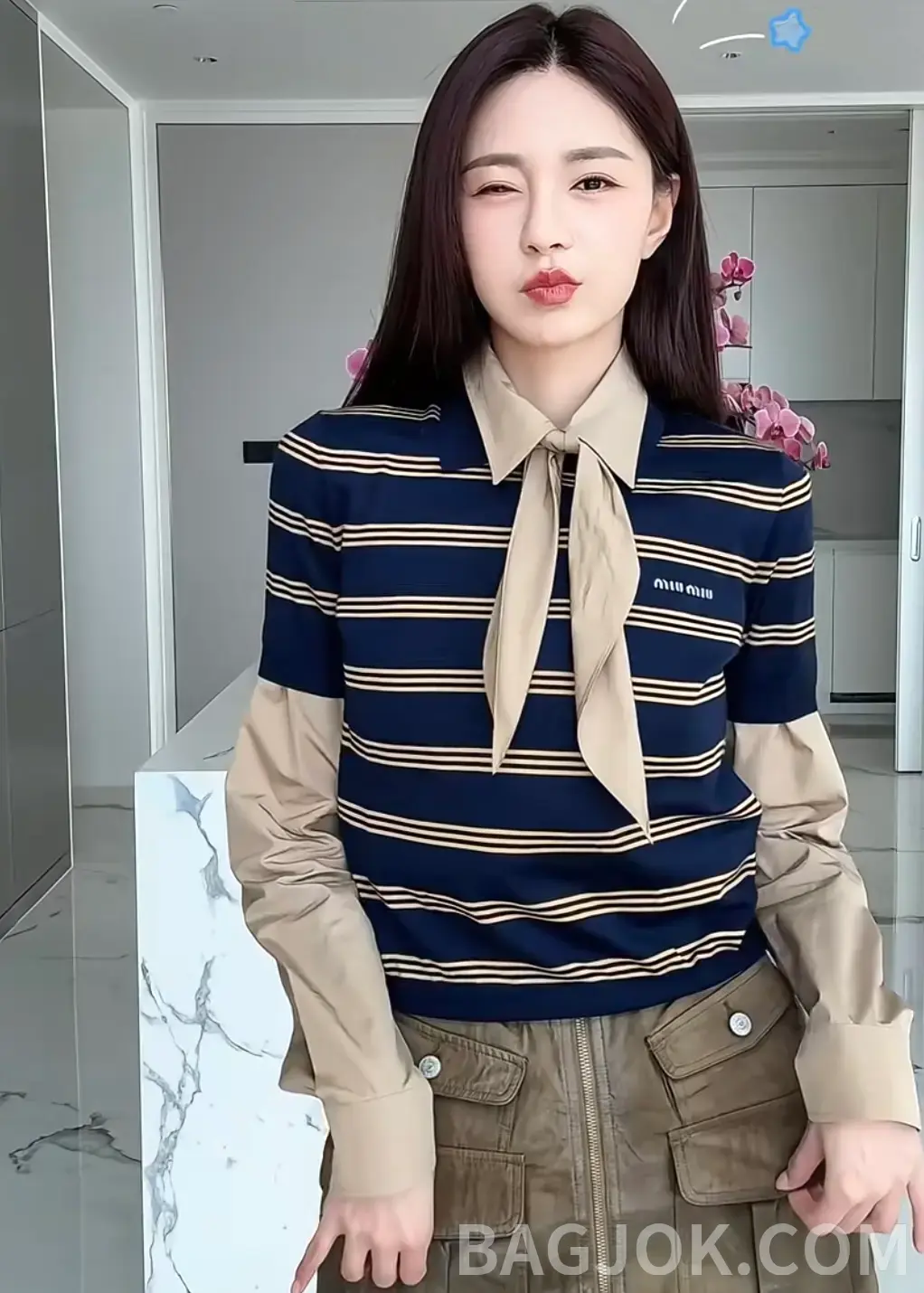 미우미우 미우미우 시그니처 스트라이프 칼라 폴로 캐시미어 니트 상세 이미지