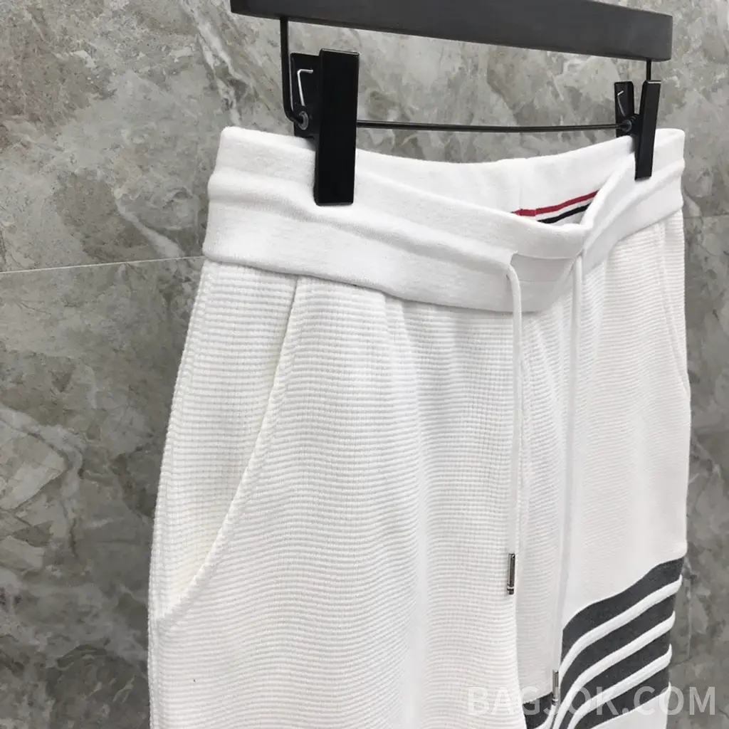 톰브라운 톰브라운 시그니처 4바 리브드 스웨트팬츠 상세 이미지