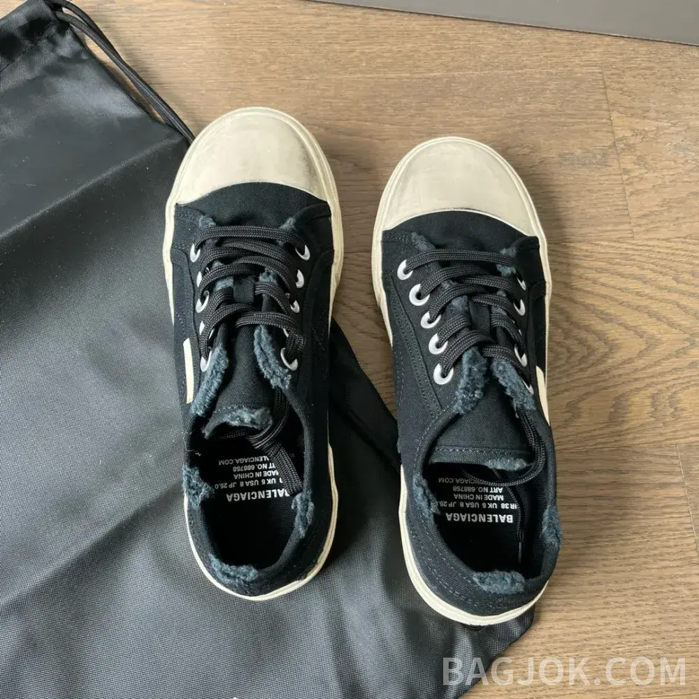 발렌시아가 발렌시아가 스니커즈 로우탑 25SS 상세 이미지