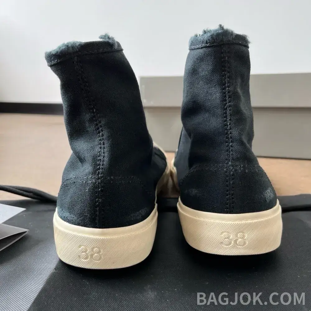발렌시아가 발렌시아가 스니커즈 하이탑 25SS 상세 이미지
