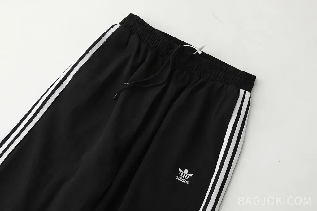아디다스 아디다스 클래식 삼선 트랙 팬츠 상세 이미지