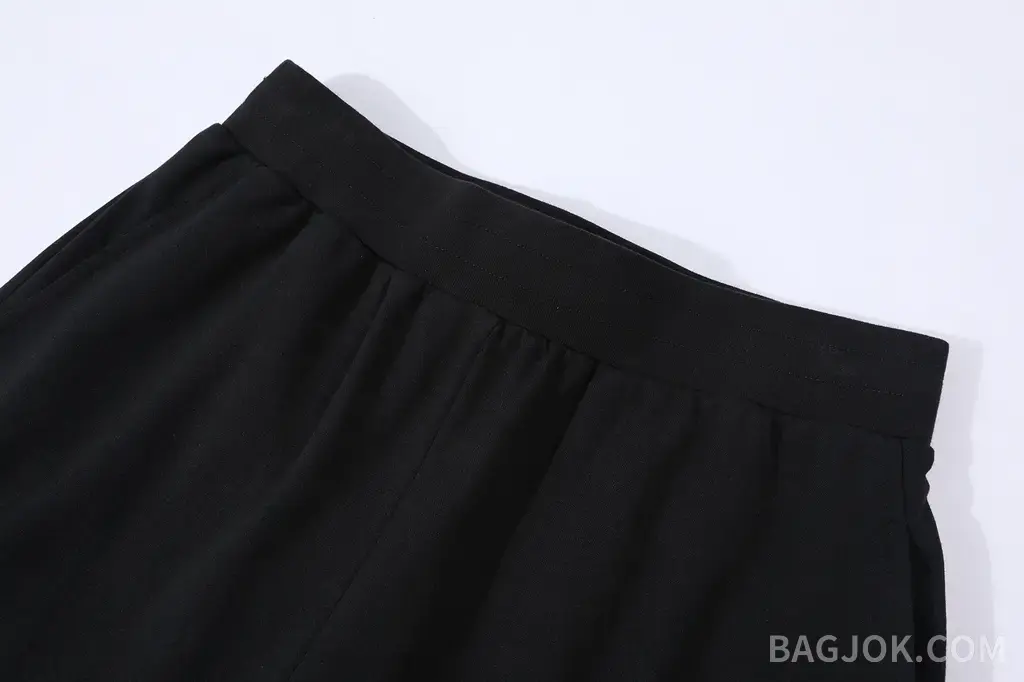 루이비통 루이비통 스팽글 LV 로고 니트 숏팬츠 상세 이미지