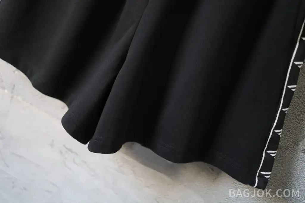 발렌시아가 발렌시아가 사이드 BB 로고 트레이닝 숏팬츠 상세 이미지